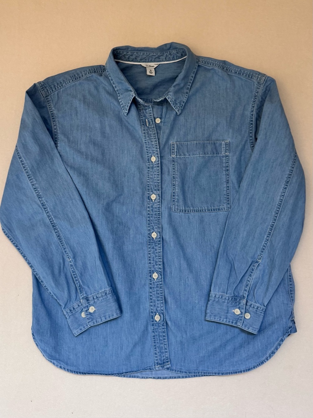 L.L. Bean Denim Boyfriend Shirt Women’s Medium Light Indigo TA526804